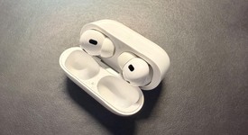 Used
													Apple AirPods Pro 2 - Lightning, photo 5 of 10