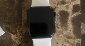 Good
													Apple Watch SE 1st Gen 40mm - Gray, A2351 - GPS, Aluminum, photo 5 of 6