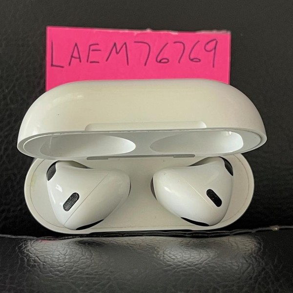 Apple AirPods (3rd Gen) - MagSafe Case