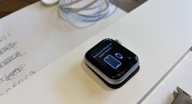 Fair
													Apple Watch SE 2nd Gen 40mm - Unlocked, Starlight, A2726 - Cellular, Aluminum, photo 3 of 4