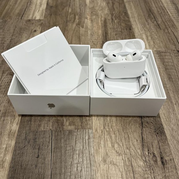 Apple AirPods Pro 2 - Lightning
