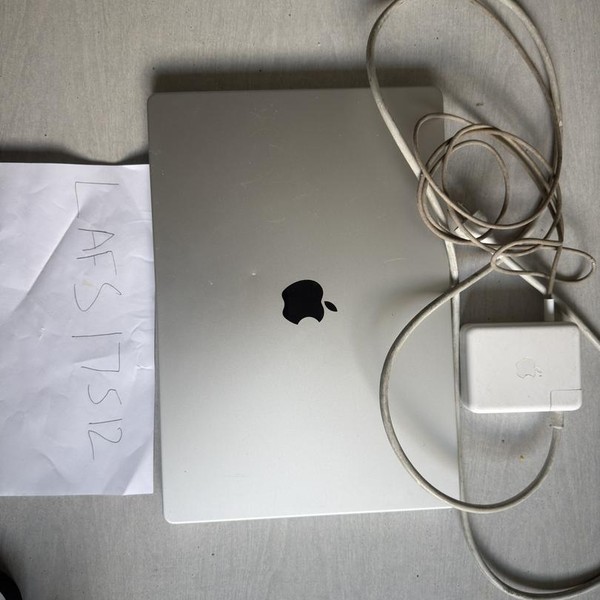 MacBook Pro Late 2023 (M3) - 16 inch - 1 TB, Silver, 48 GB, Apple M3 Max 16-core, 40-core GPU