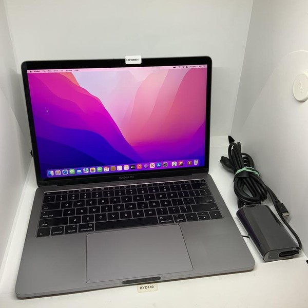 MacBook Pro 2017 (No Touch Bar) - 13 inch - 256 GB, Gray, 8 GB, Intel Core i5
