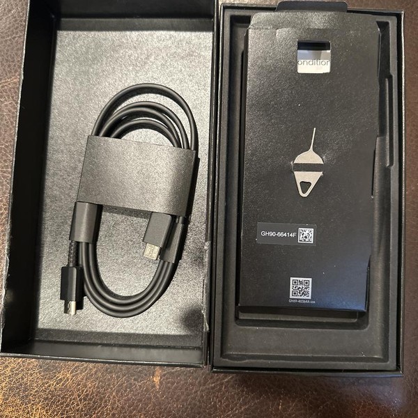 Samsung Galaxy S22 Ultra - Unlocked, 256 GB, Black, 12 GB, SM-S908U1