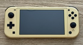 Mint
													Nintendo Switch Lite - Gold, Hyrule Edition, photo 2 of 7