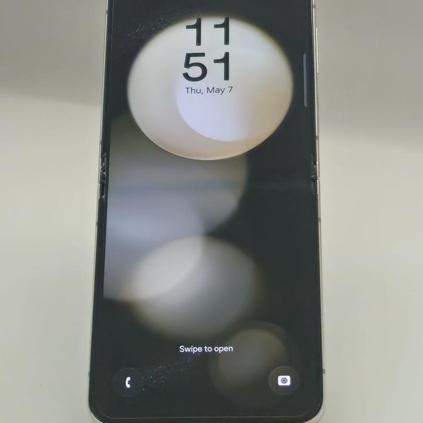 Samsung Galaxy Z Flip5 - Unlocked, 256 GB, Cream, 8 GB, SM-F731U1
