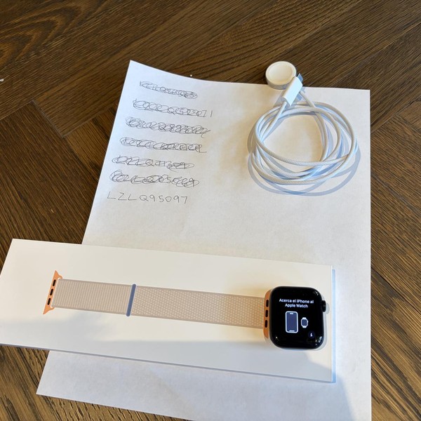 Apple Watch SE 2nd Gen 40mm - Unlocked, Midnight, A2726 - Cellular, Aluminum