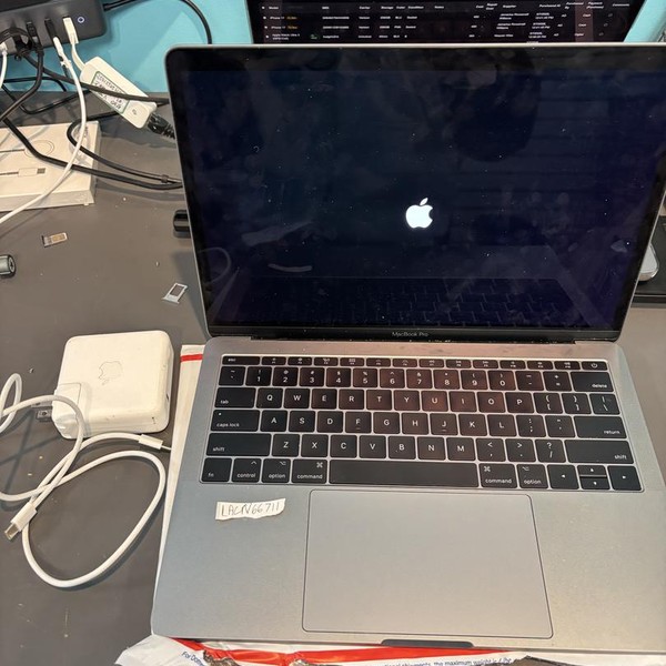 MacBook Pro 2017 (No Touch Bar) - 13 inch - 128 GB, Gray, 8 GB, Intel Core i5