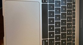 Good
													MacBook Air 2019 - 13" - I5, Gray, 1 TB, 16 GB, photo 4 of 7