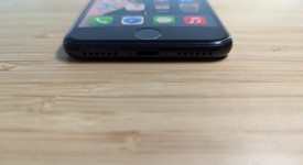 Good
													Apple iPhone SE 3rd Gen 2022 - Unlocked, Midnight, 64 GB, A2595, photo 3 of 14