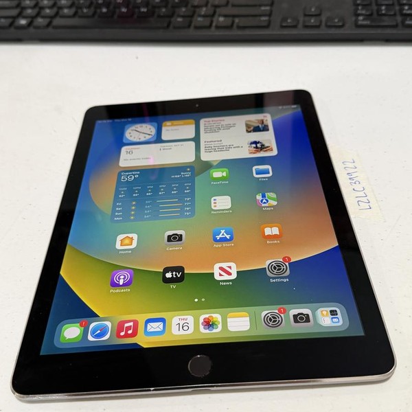 Apple iPad Pro 9.7 inch - Wi-Fi, 32 GB, Gray, A1673