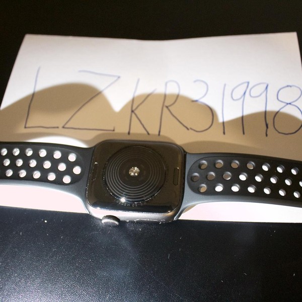 Apple Watch SE 1st Gen 44mm - Gray, A2352 - GPS, Nike