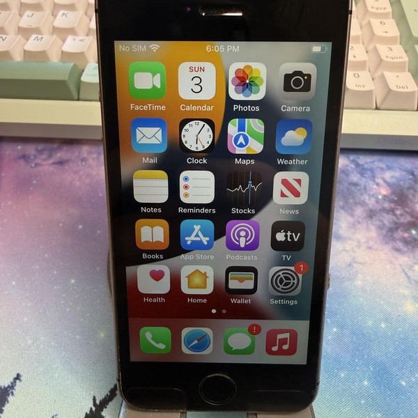 Apple iPhone SE 1st Gen 2016 - Unlocked, 64 GB, Grey, A1662