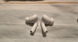 Used
													Apple AirPods Pro 2nd Gen - USB-C, photo 4 of 10