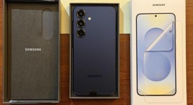 Mint
													Samsung Galaxy S25 - Unlocked, Navy Blue, 256 GB, 12 GB, SM-S931U1, photo 1 of 8