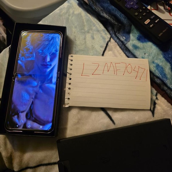 Motorola Razr (2024) - Straight Talk, 256 GB, Gray, 8 GB