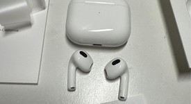 Used
													Apple AirPods 3rd Gen - Lightning Case, photo 2 of 3