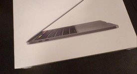 New
													MacBook Pro 2020 - 13" - I7, Silver, 256 GB, 16 GB, photo 1 of 6