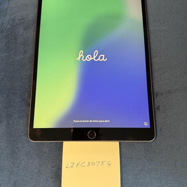 Apple iPad Air 3rd Gen - Unlocked, 64 GB, Gray