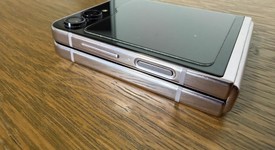 Good
													Samsung Galaxy Z Flip5 - Unlocked, Cream, 512 GB, 8 GB, SM-F731U1, photo 4 of 16