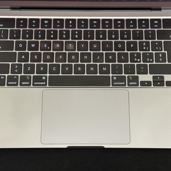 MacBook Air 2022 (M2) - 13 inch - 256 GB, Gray, 8 GB, Apple M2