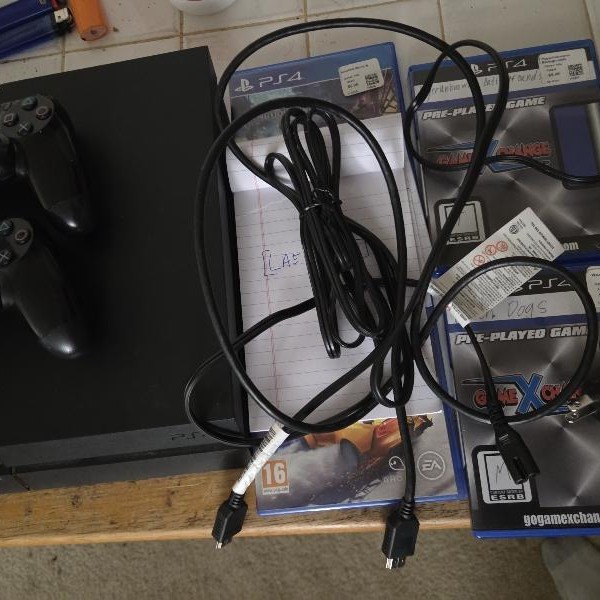 PlayStation 4 - 500 GB, Black, Standard