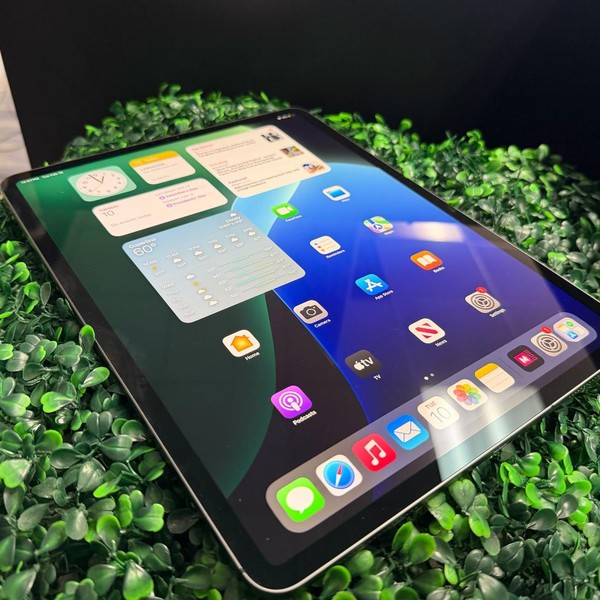 Apple iPad Pro 12.9 inch 4th Gen 2020 - Unlocked, 128 GB, Gray, A2069