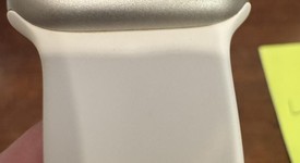 Good
													Apple Watch Series 9 41mm - Unlocked, Starlight, A2982 - Cellular, Aluminum, photo 3 of 8