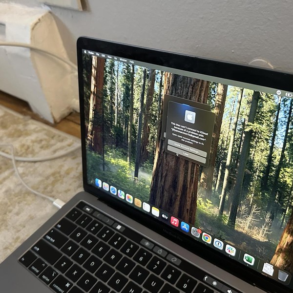 MacBook Pro 2018 (With Touch Bar) - 13 inch - 512 GB, Gray, 8 GB, Intel Core i5