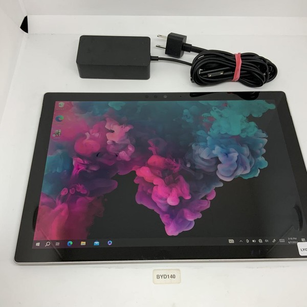 Microsoft Surface Pro 5 (2017) - Wi-Fi, 256 GB, Silver, 8 GB