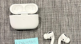 Used
													Apple AirPods Pro - MagSafe Case, photo 3 of 4