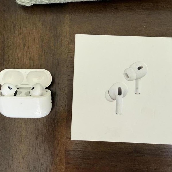 Apple AirPods Pro 2 - Lightning