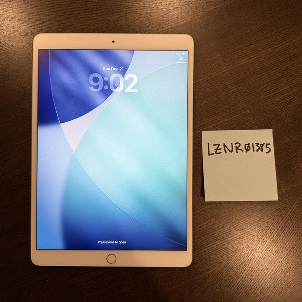 Apple iPad Air 3rd Gen - Unlocked, 256 GB, Silver