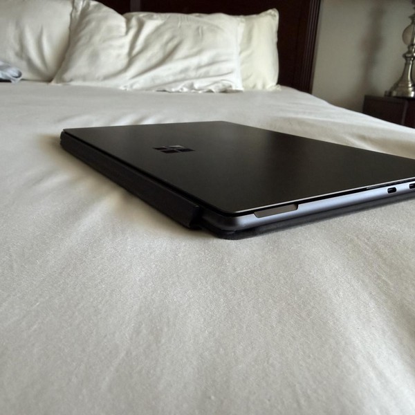 Microsoft Surface Pro 9 - Wi-Fi, 512 GB, Graphite, 16 GB, Intel Core i7, Wi-Fi
