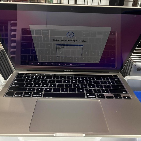MacBook Pro 2020 - 13 inch - 1 TB, Silver, 16 GB, Intel Core i5