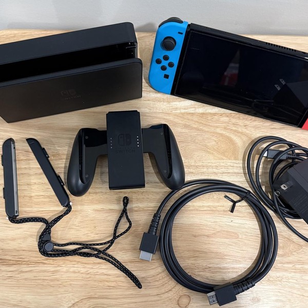 Nintendo Switch - OLED - 64 GB, Red & Blue