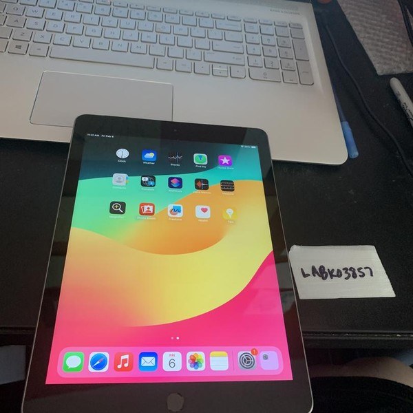 Apple iPad 6th Gen - Unlocked, 128 GB, Gray, A1954