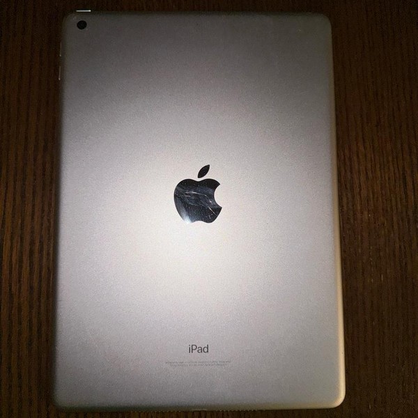 Apple iPad 5th Gen - Wi-Fi, 32 GB, Silver, A1822