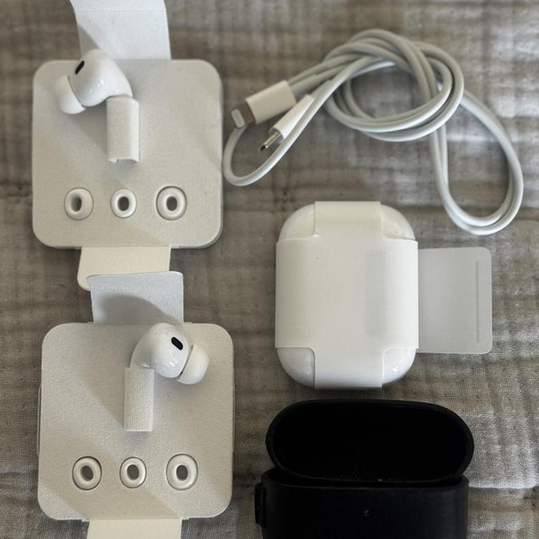 Apple AirPods Pro 2 - Lightning