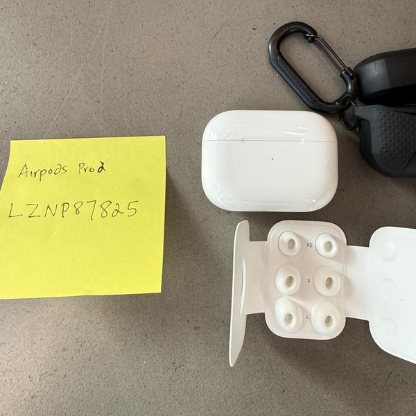 Apple AirPods Pro 2 - Lightning