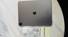 Good
													Apple iPad Pro 12.9" 6th Gen 2022 - Unlocked, Gray, 256 GB, photo 3 of 11