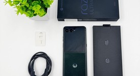 Mint
													Motorola Razr Ultra (2025) - T-Mobile, PANTONE Scarab, 512 GB, 16 GB, photo 3 of 11