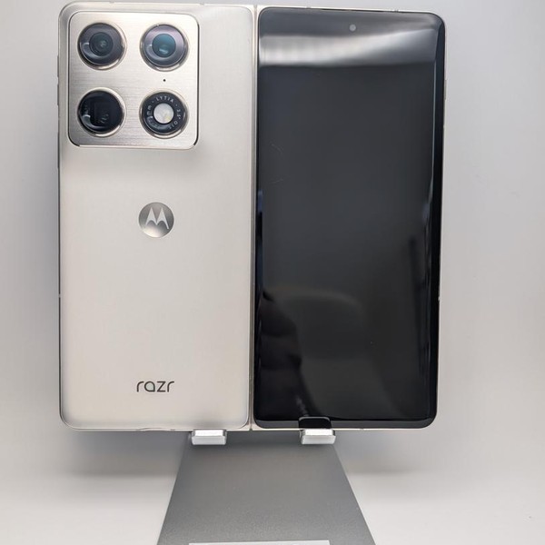 Motorola Razr Fold - Unlocked, 512 GB, PANTONE Lily White