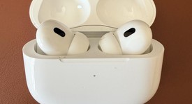 Used
													Apple AirPods Pro 2 - Lightning, photo 4 of 4