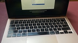 Good
													MacBook Air 2020 - 13" - I3, Gold, 1 TB, 8 GB, photo 3 of 11
