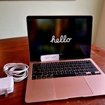 Good MacBook Air 2020 - 13 inch - 256 GB, Gold, 8 GB, Intel Core i5