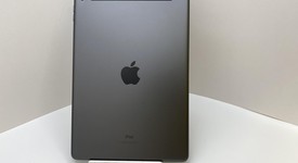 Mint
													Apple iPad 7th Gen - Unlocked, Gray, 32 GB, A2200, photo 5 of 6