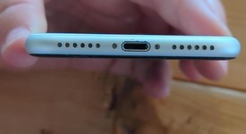 Good
													Apple iPhone SE 2nd Gen 2020 - Unlocked, White, 128 GB, A2275, photo 5 of 6