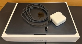Good
													MacBook Air 2022 - 13" - Apple M2, Midnight, 256 GB, 8 GB, photo 1 of 4