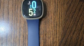 Mint
													Fitbit Versa 3 - Gold, photo 3 of 11